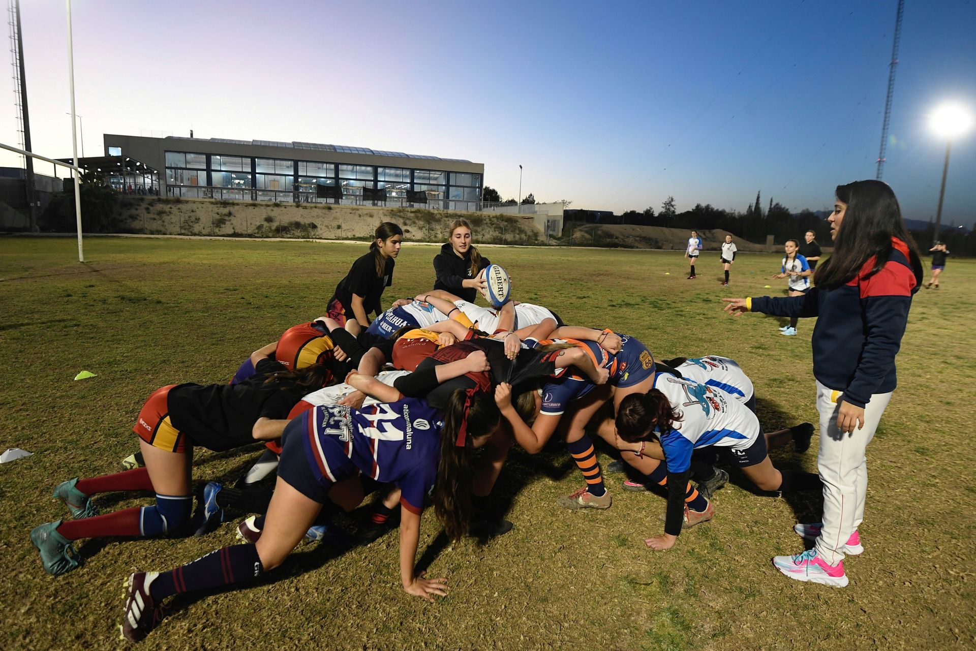 Un entrenamiento de rugby femenino, en imágenes