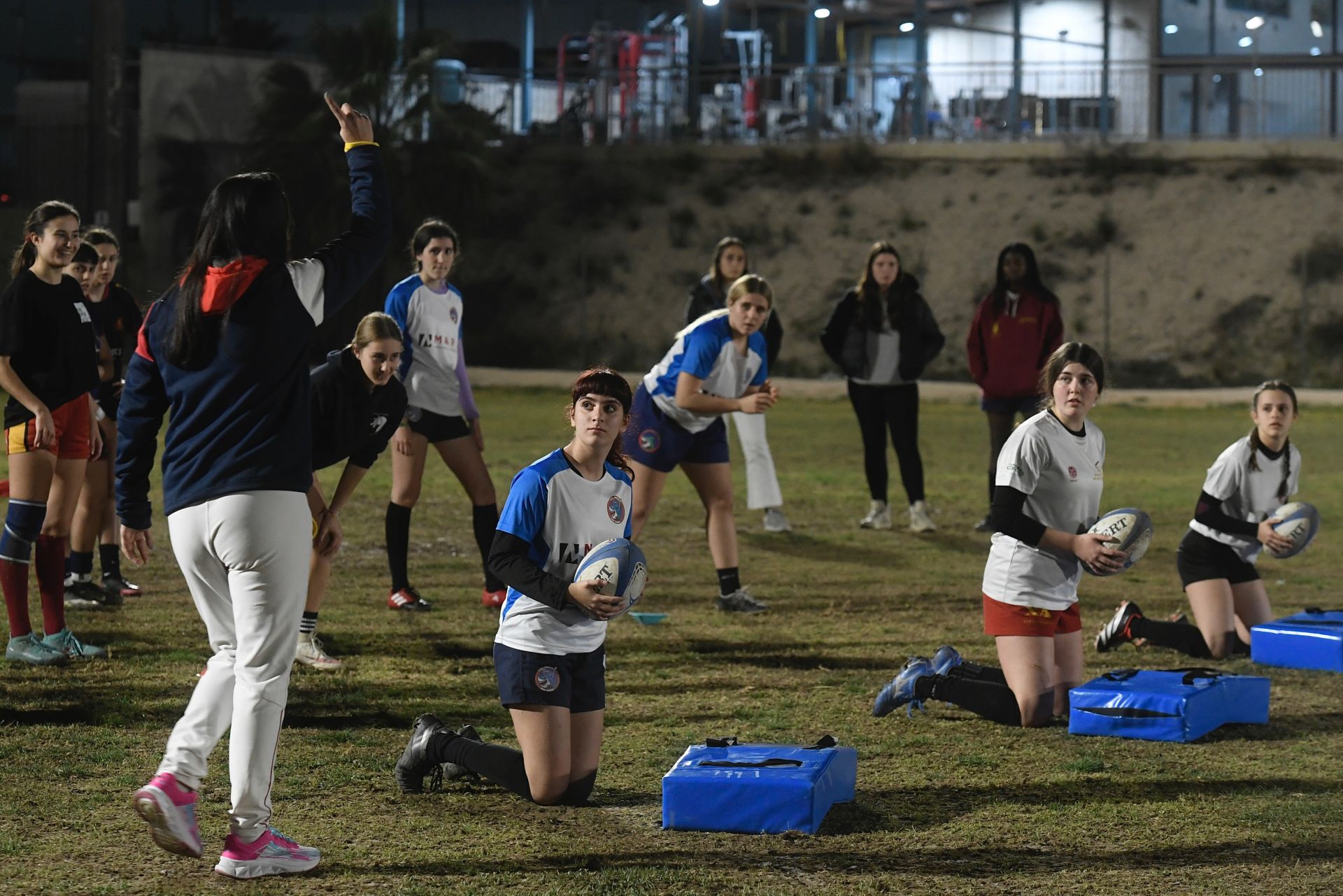 Un entrenamiento de rugby femenino, en imágenes