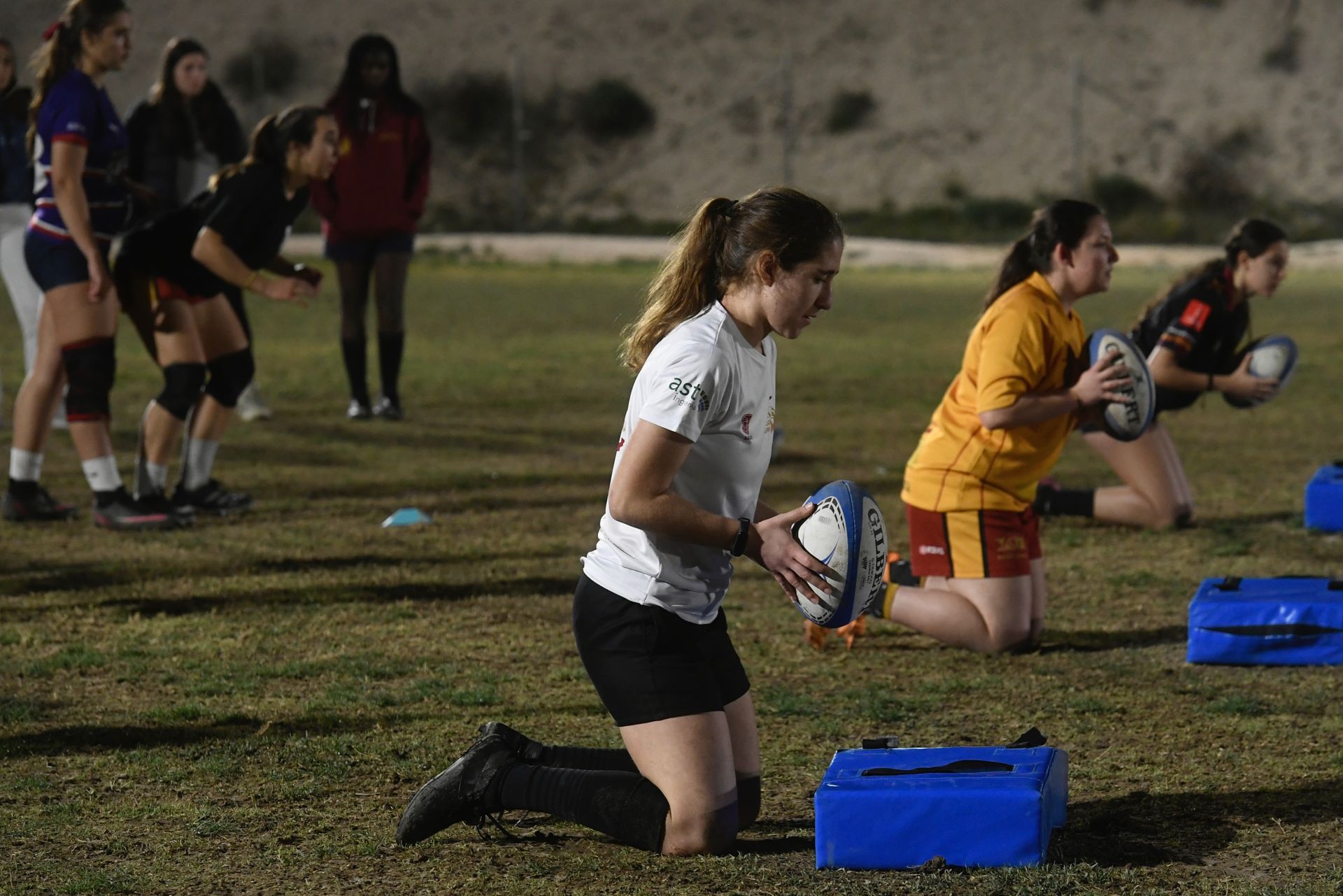 Un entrenamiento de rugby femenino, en imágenes