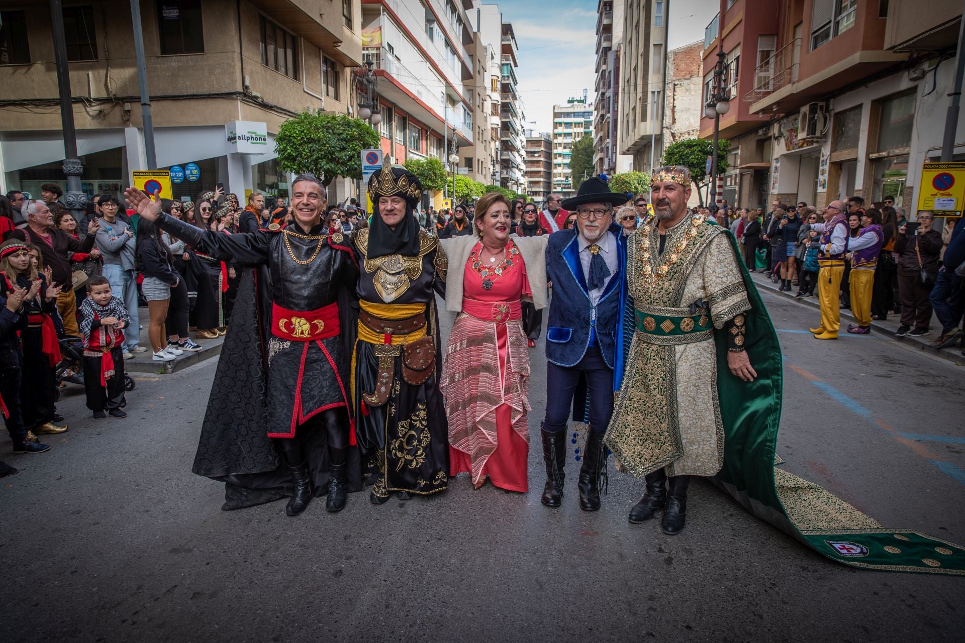 Las imágenes del desfile del Medio Año Festero en Orihuela