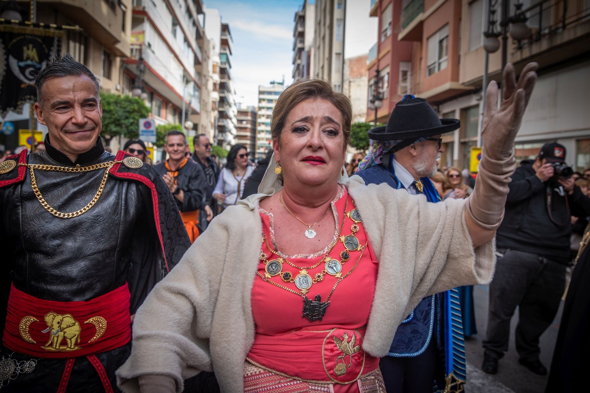 Las imágenes del desfile del Medio Año Festero en Orihuela