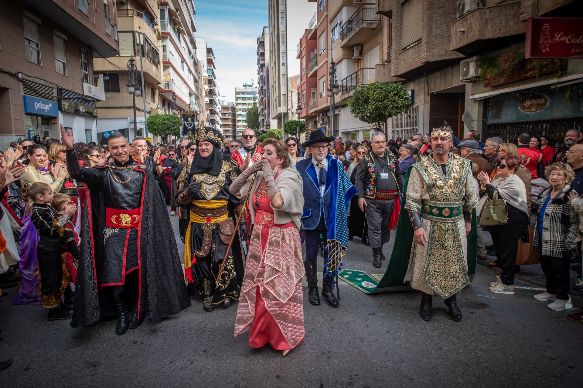 Las imágenes del desfile del Medio Año Festero en Orihuela