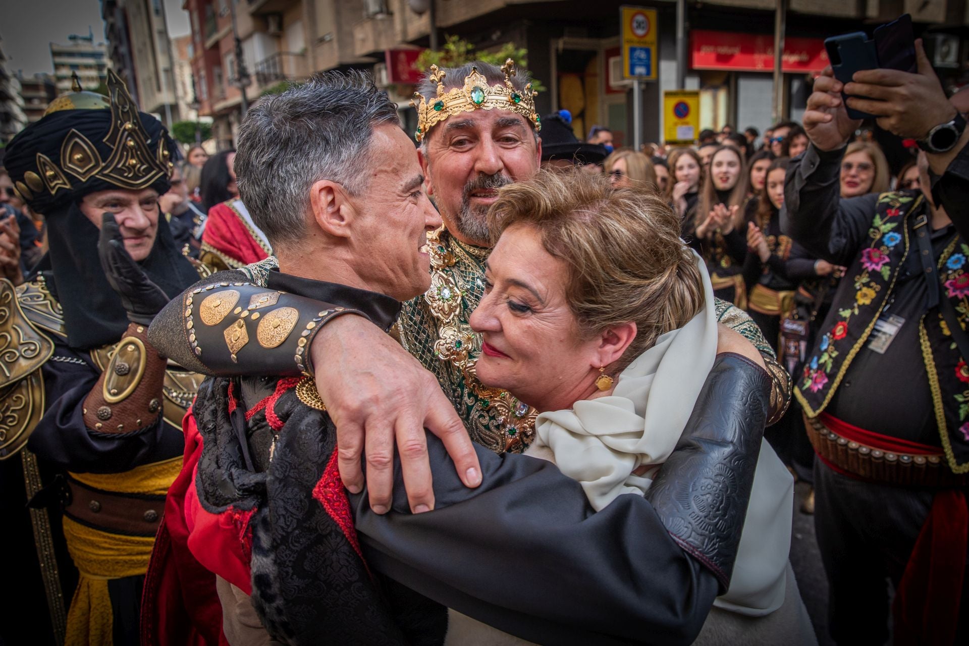 Las imágenes del desfile del Medio Año Festero en Orihuela