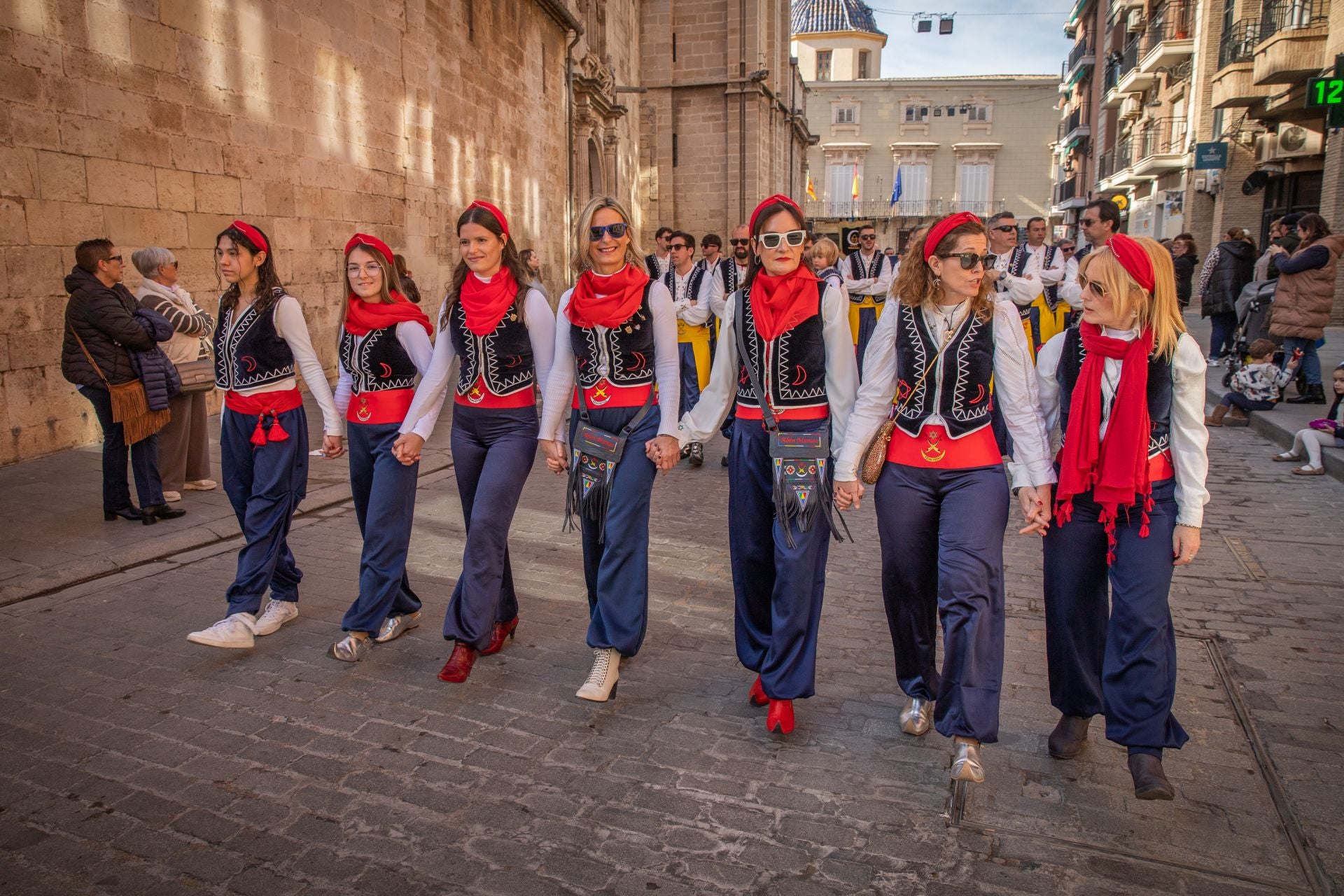 Las imágenes del desfile del Medio Año Festero en Orihuela