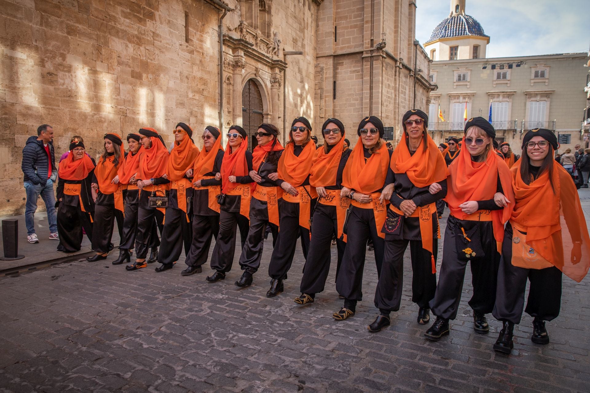 Las imágenes del desfile del Medio Año Festero en Orihuela