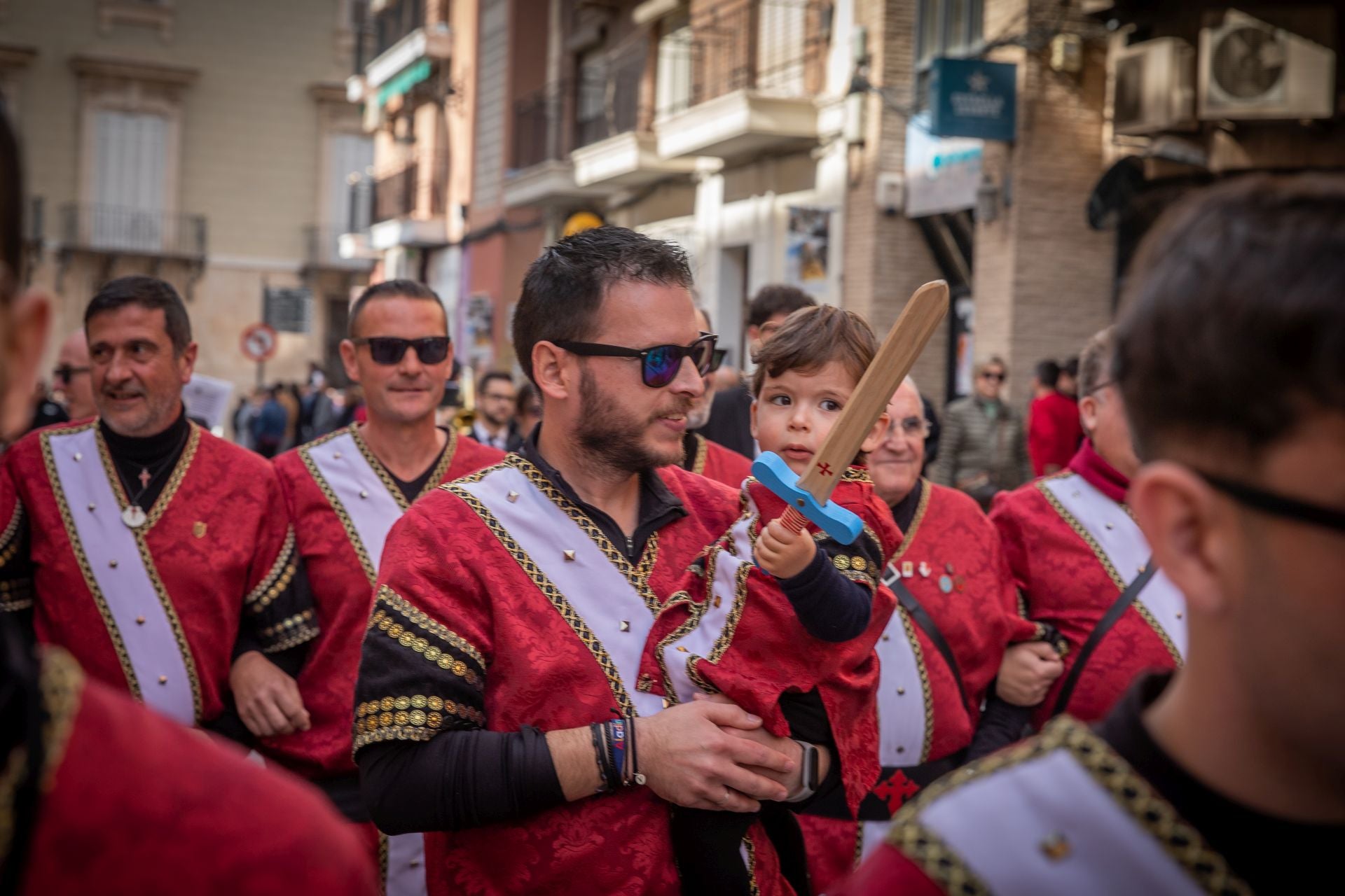 Las imágenes del desfile del Medio Año Festero en Orihuela