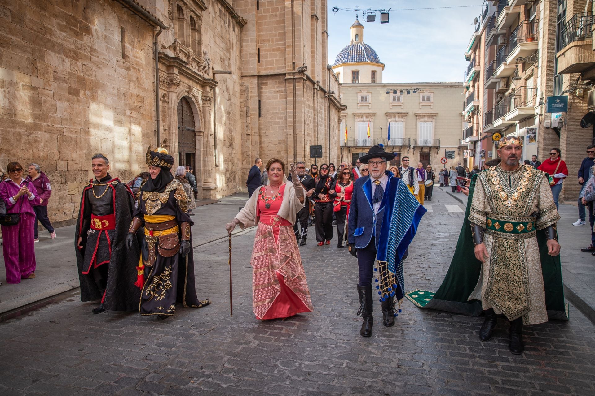 Las imágenes del desfile del Medio Año Festero en Orihuela