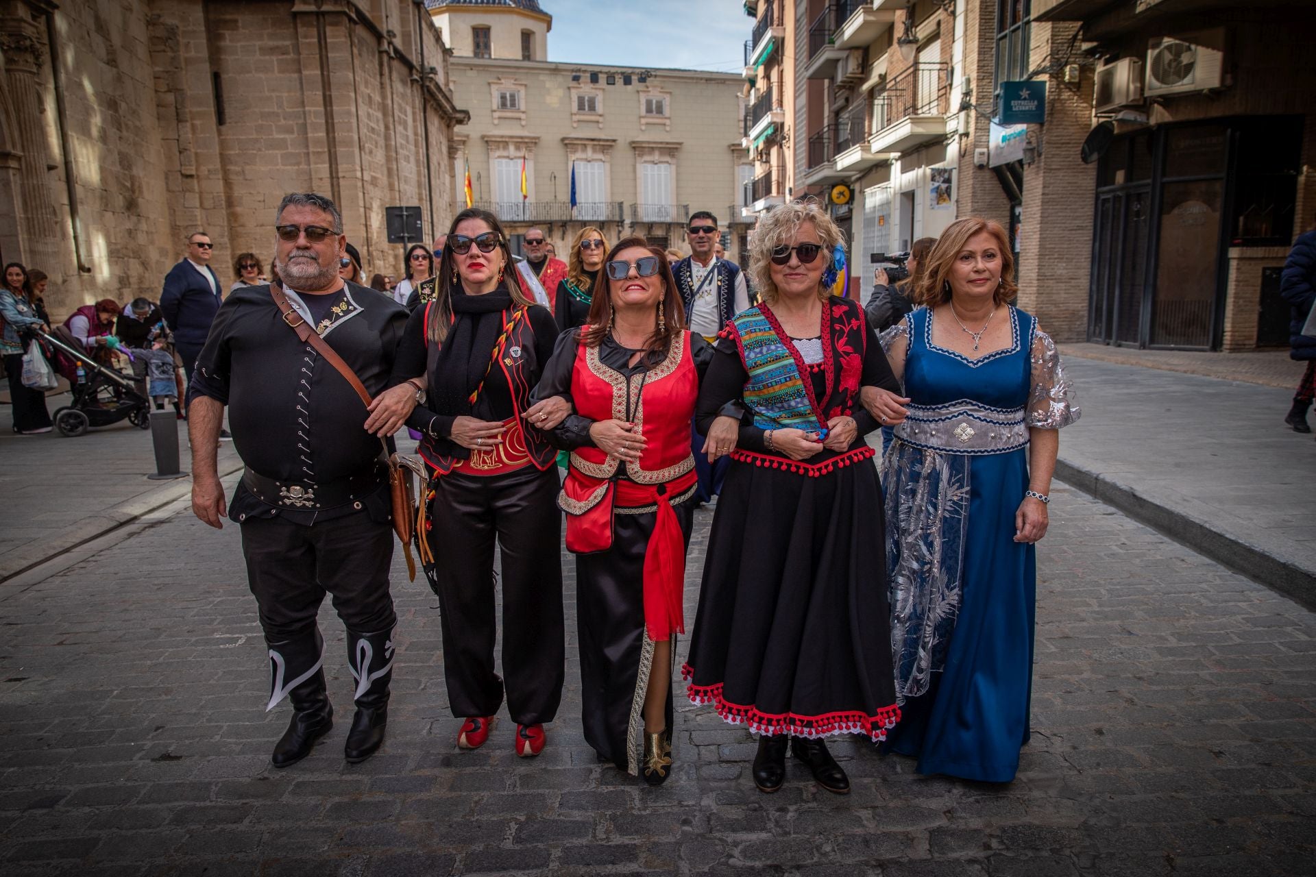 Las imágenes del desfile del Medio Año Festero en Orihuela