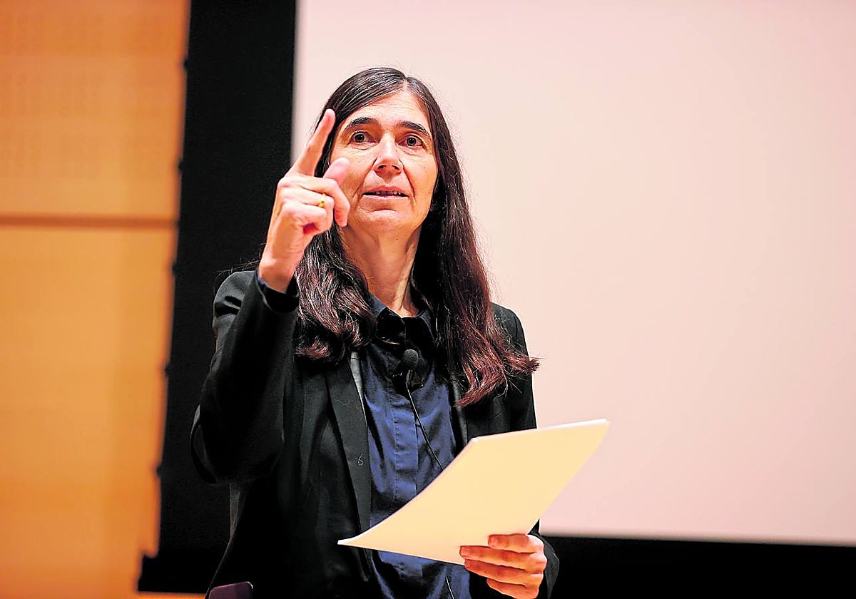 La directora del CNIO, María Blasco, el pasado día 21, durante la rueda de prensa que ofreció para defenderse de las acusaciones su gestión.