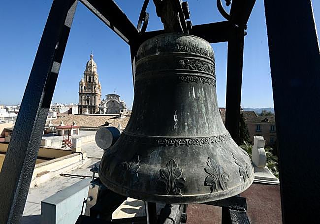 Toque. Detalle de una de las dos campanas del reloj del Consistorio.