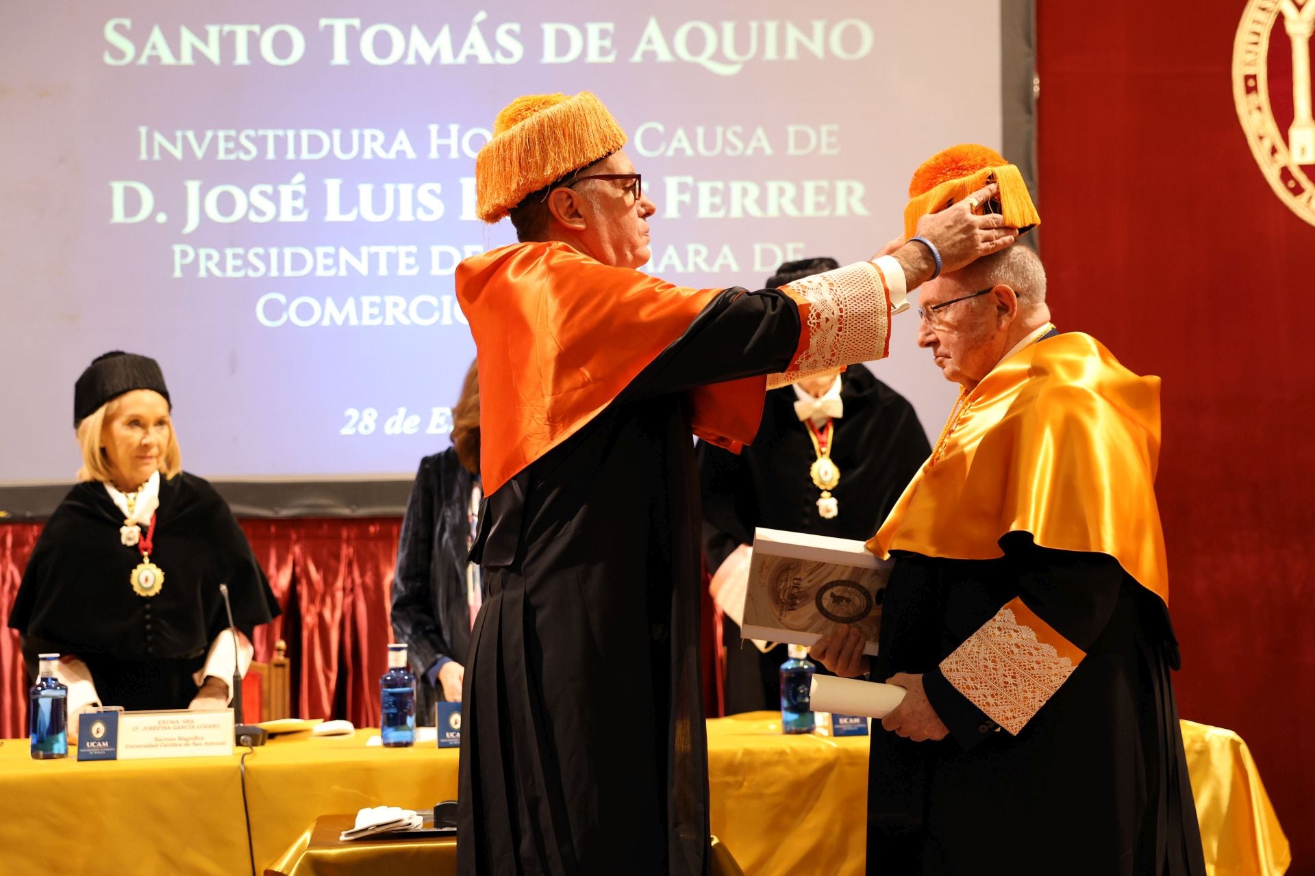 La UCAM nombra &#039;honoris causa&#039; al presidente de la Cámara de Comercio, en imágenes