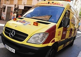 Una ambulancia de la Gerencia de Urgencias y Emergencias Sanitarias 061.