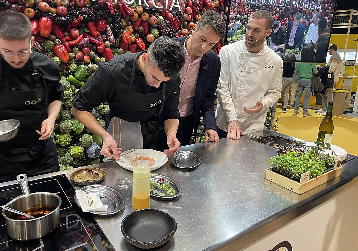 Miguel Hernández, del restaurante Por Herencia, durante su demostración.