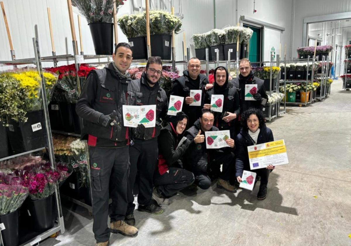 Técnicos de Fecoam y trabajadores de la cooperativa, durante la jornada de transferencia de resultados.