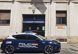 Un vehículo de la Policía Nacional, en Murcia, en una imagen de archivo.