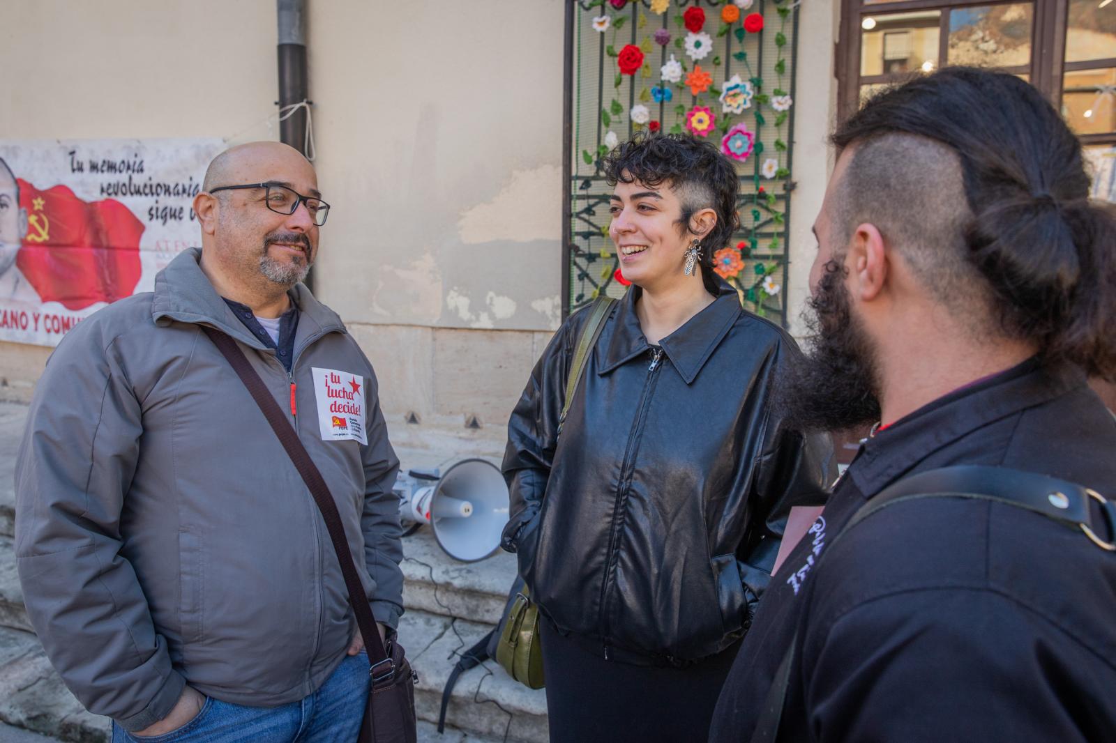 Así ha sido la concentración hernandiana a las puertas del Ayuntamiento de Orihuela