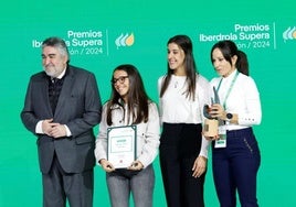 Las responsables del M-Urban de Murcia reciben el premio de manos de Carolina Marín y Rodríguez Uribes, presidente del CSD.