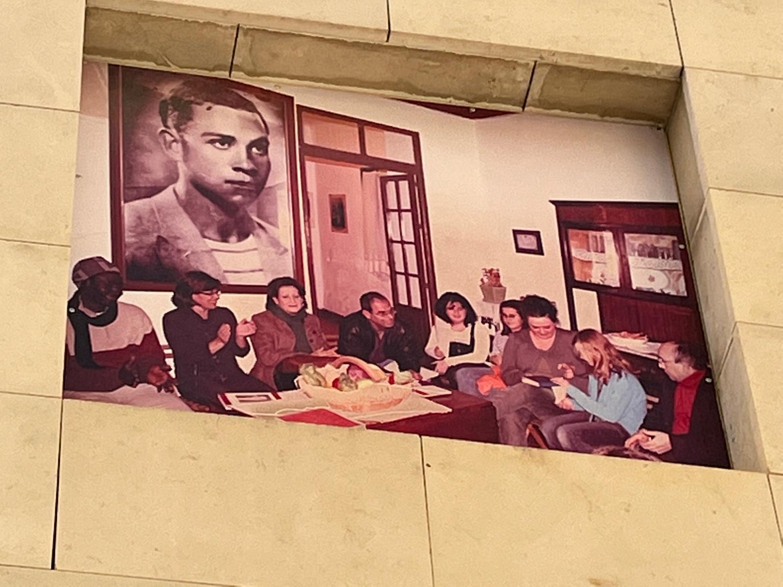 Estos son los vinilos que Vox retiró del Rincón Hernandiano en Orihuela