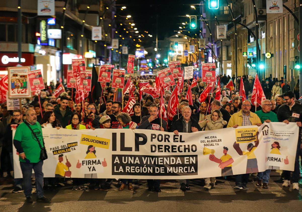 En imágenes, la marcha por la ILP por una vivienda digna