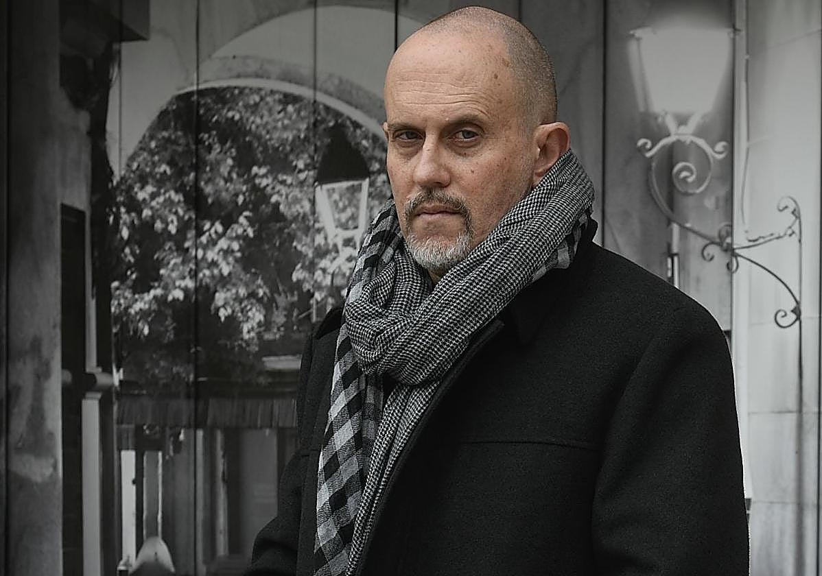 Ginés Sánchez (Murcia, 1967), en su encuentro con LA VERDAD en la plaza de Romea.