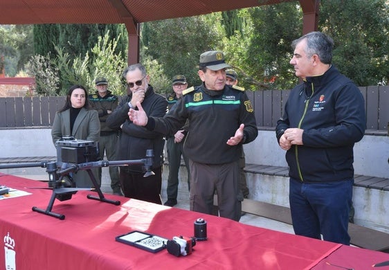 Presentación del nuevo dron de los agentes medioambientales, este viernes, en el Centro de Coordinación Forestal de Murcia.