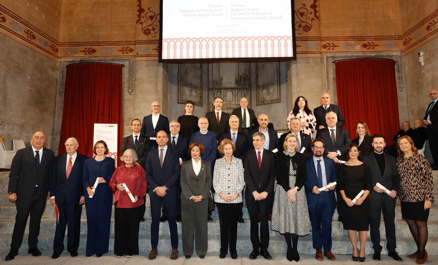 Foto de familia de los premiados