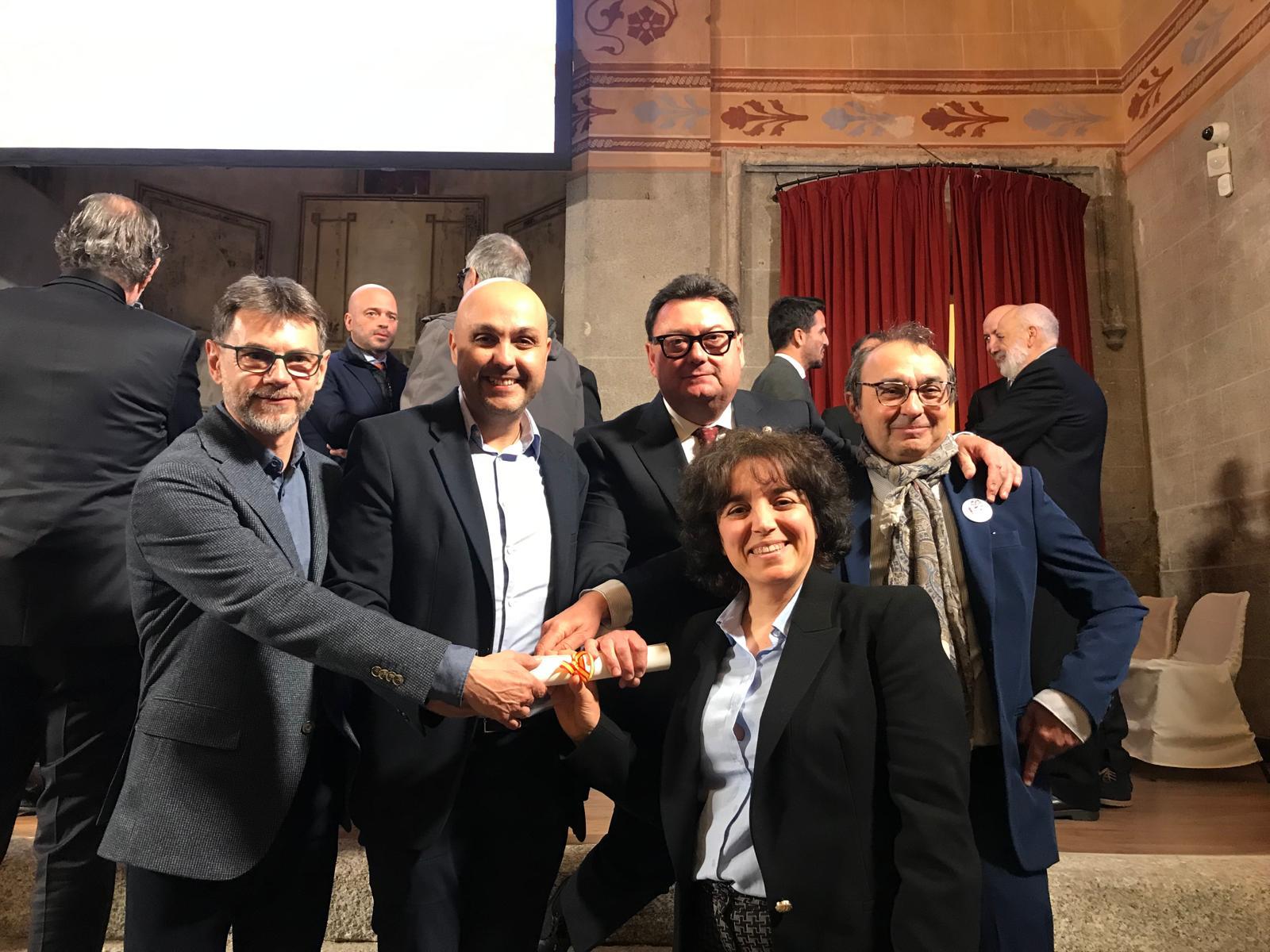 El equipo de La Carraila y Caramucel con el diploma tras la ceremonia.
