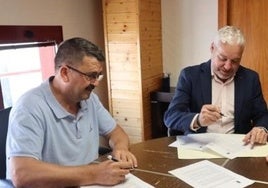 Un momento de la firma del convenio