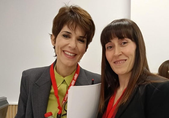 Teresa Fuentes (i), junto a Irene Muñoz, en la sede de CC OO.