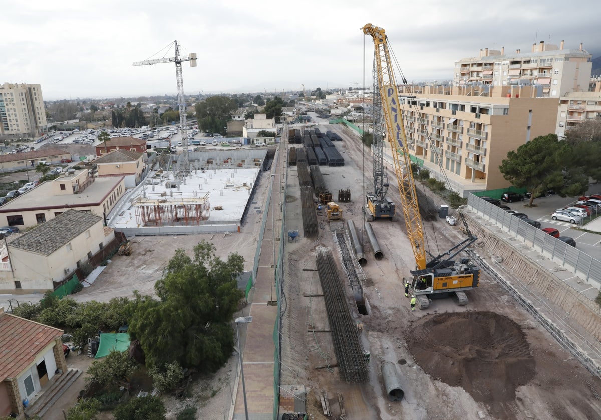 Avance de los trabajos de soterramiento del AVE en el tramo comprendido entre la alameda de Cervantes y el colegio Ana Caicedo.