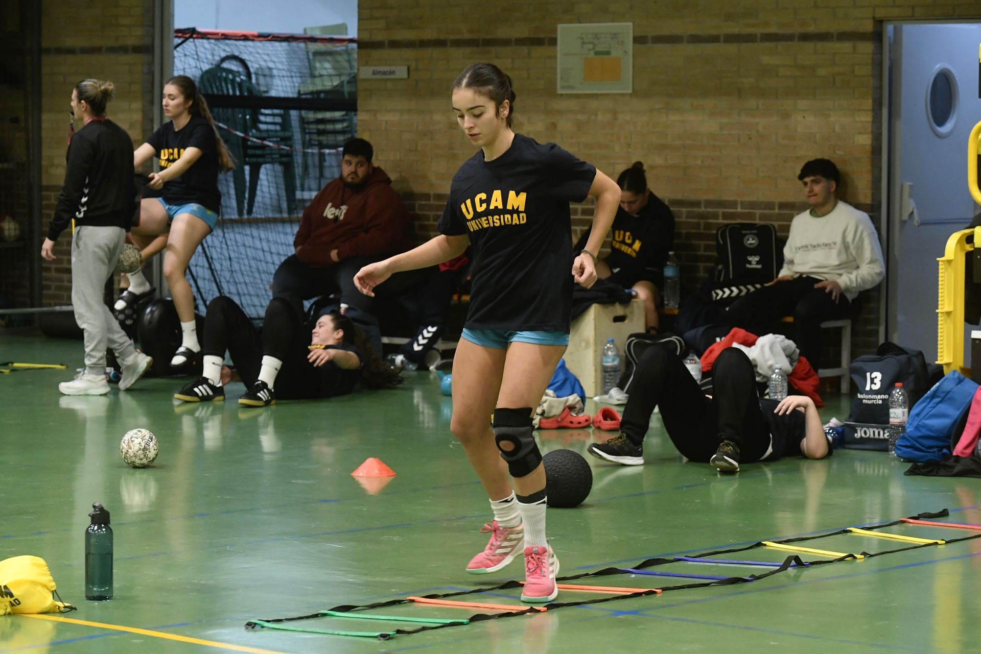 Entrenamiento del UCAM Balonmano, en imágenes