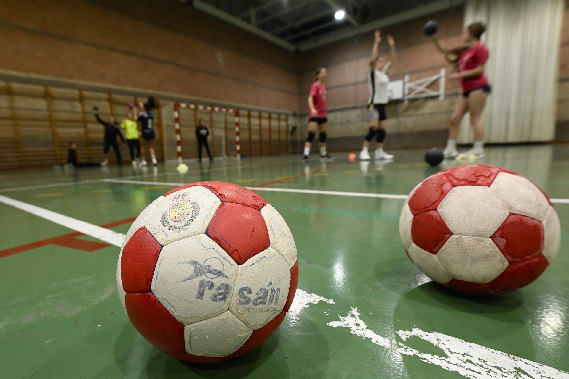 Entrenamiento del UCAM Balonmano, en imágenes