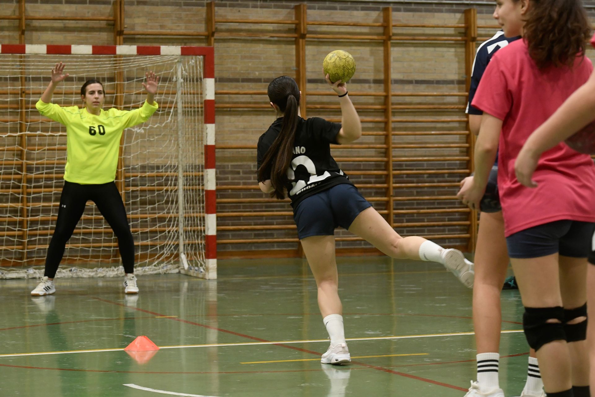 Entrenamiento del UCAM Balonmano, en imágenes