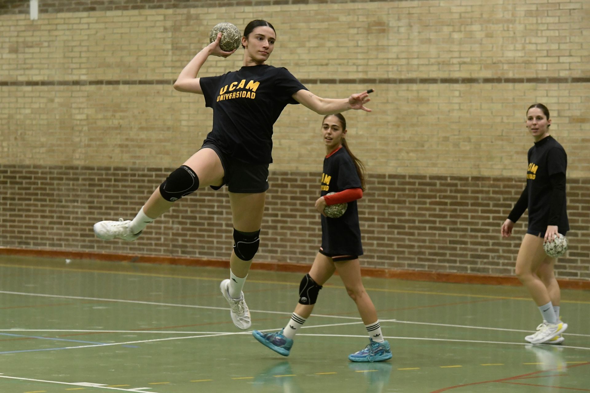 Entrenamiento del UCAM Balonmano, en imágenes