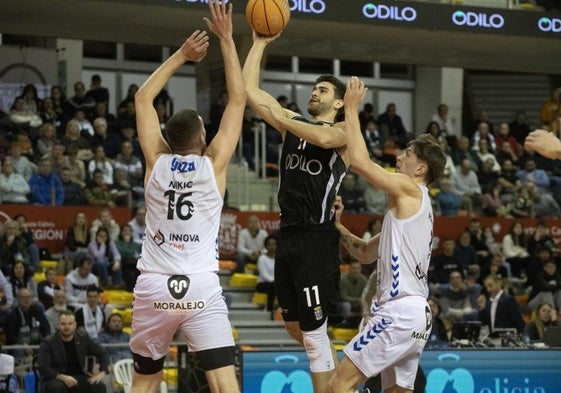 Jordan Rogers, de los más destacados en la última victoria frente al Zamora, vuela hacia el aro.