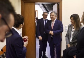 El rector de la UMU, José Luján, y el consejero de Universidades, Juan María Vázquez, ayer.