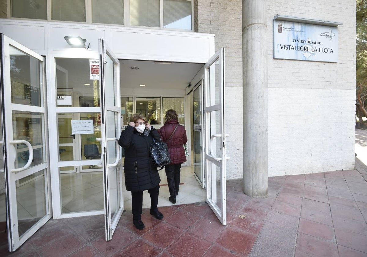 Accesos al centro de salud Vistalegre-La Flota, en Murcia, este invierno.