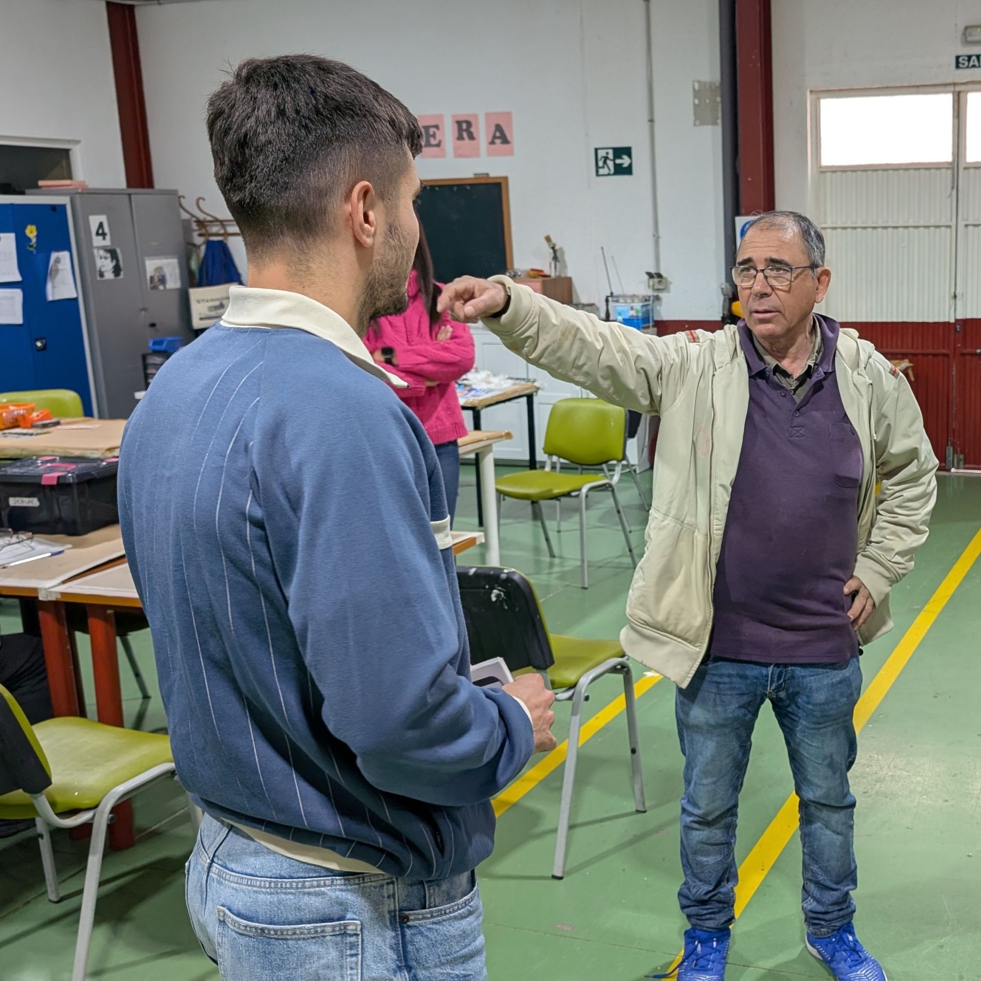 Salud mental. El lateral del Efesé Martín Aguirregabiria visita la sede de Apices.