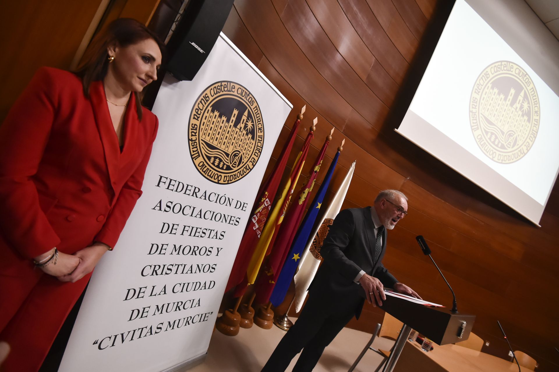 Presentación de las candidatas a abanderadas de Moros y Cristianos de Murcia, en imágenes