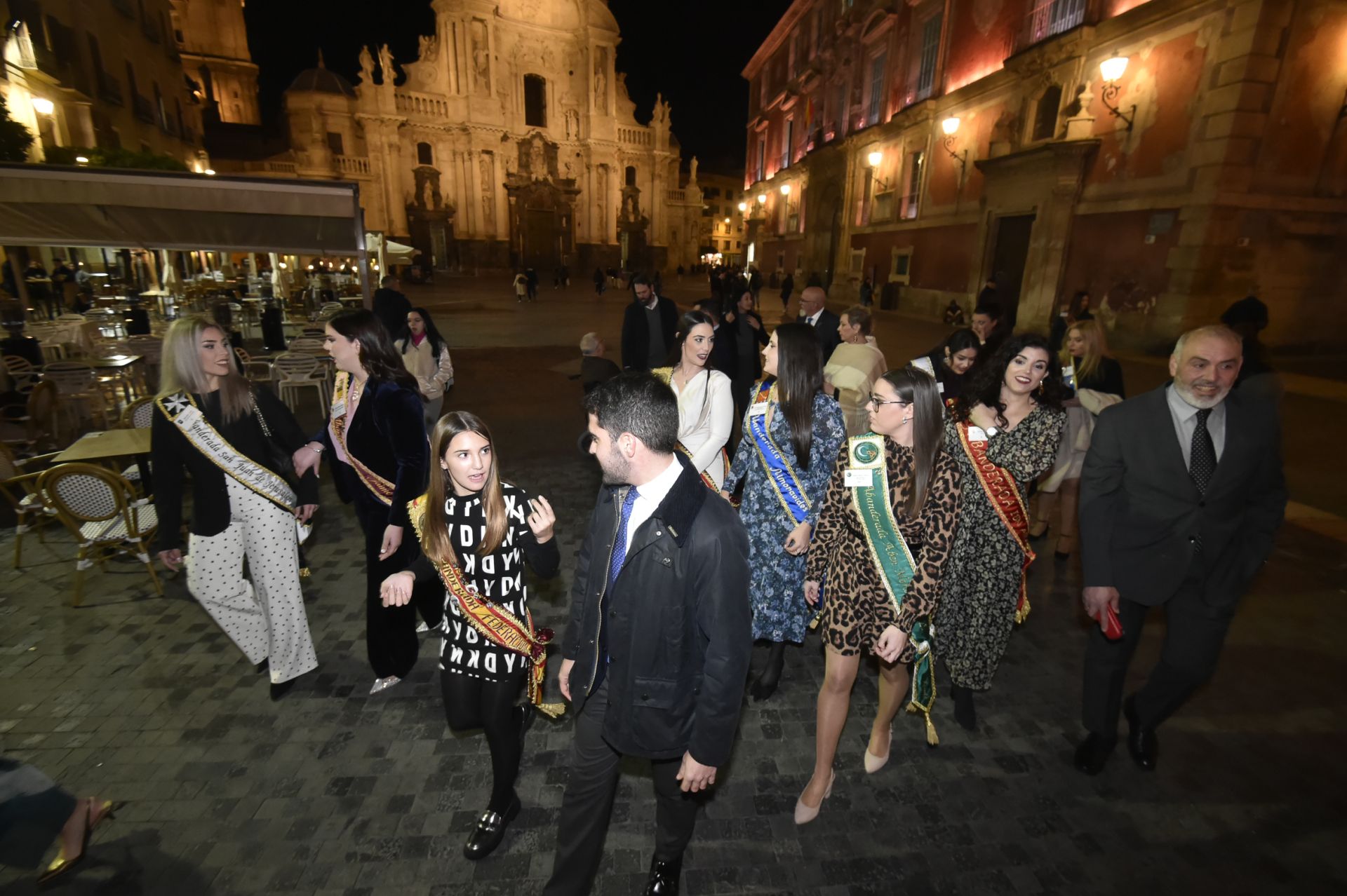 Presentación de las candidatas a abanderadas de Moros y Cristianos de Murcia, en imágenes