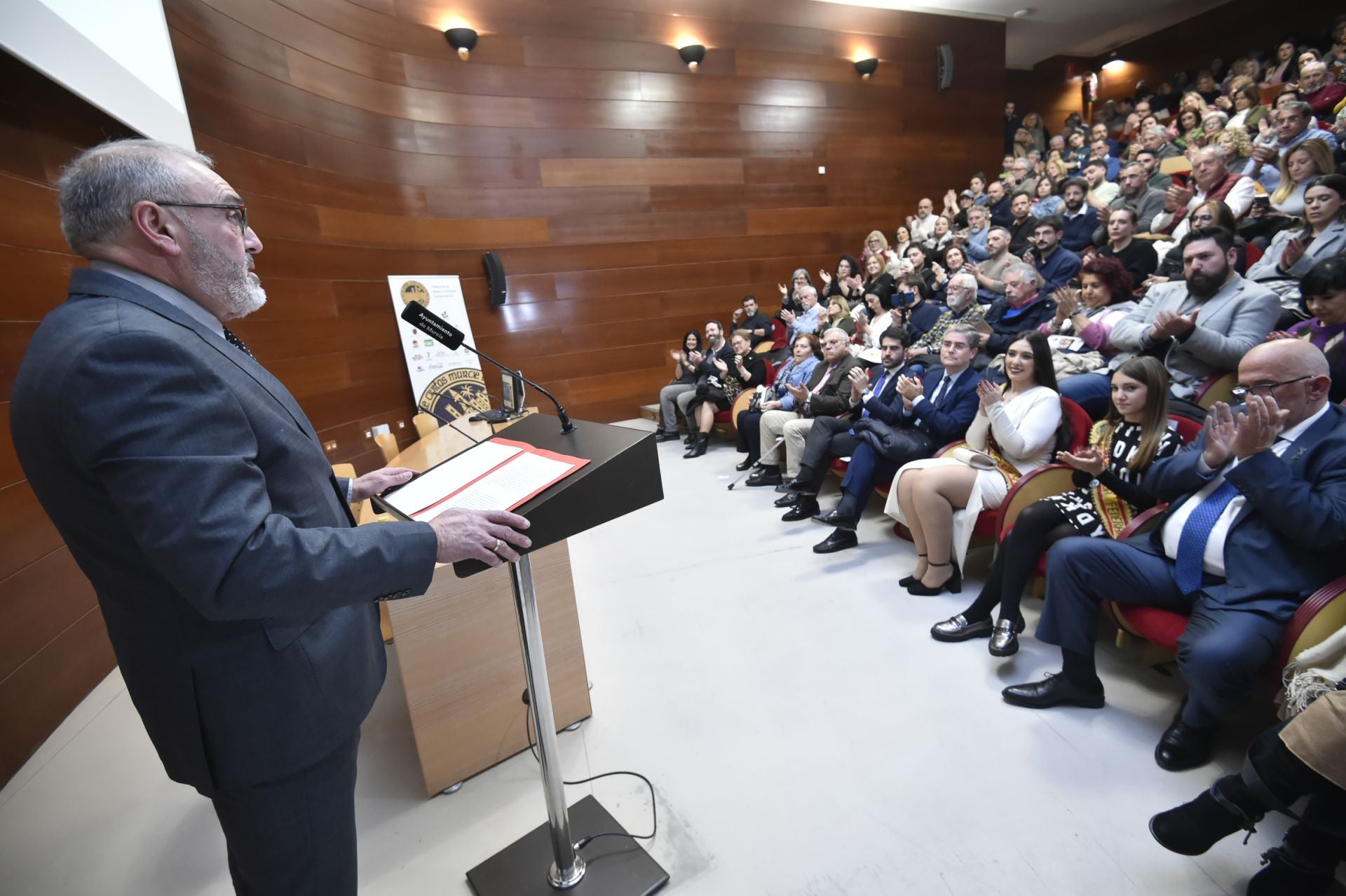 Presentación de las candidatas a abanderadas de Moros y Cristianos de Murcia, en imágenes