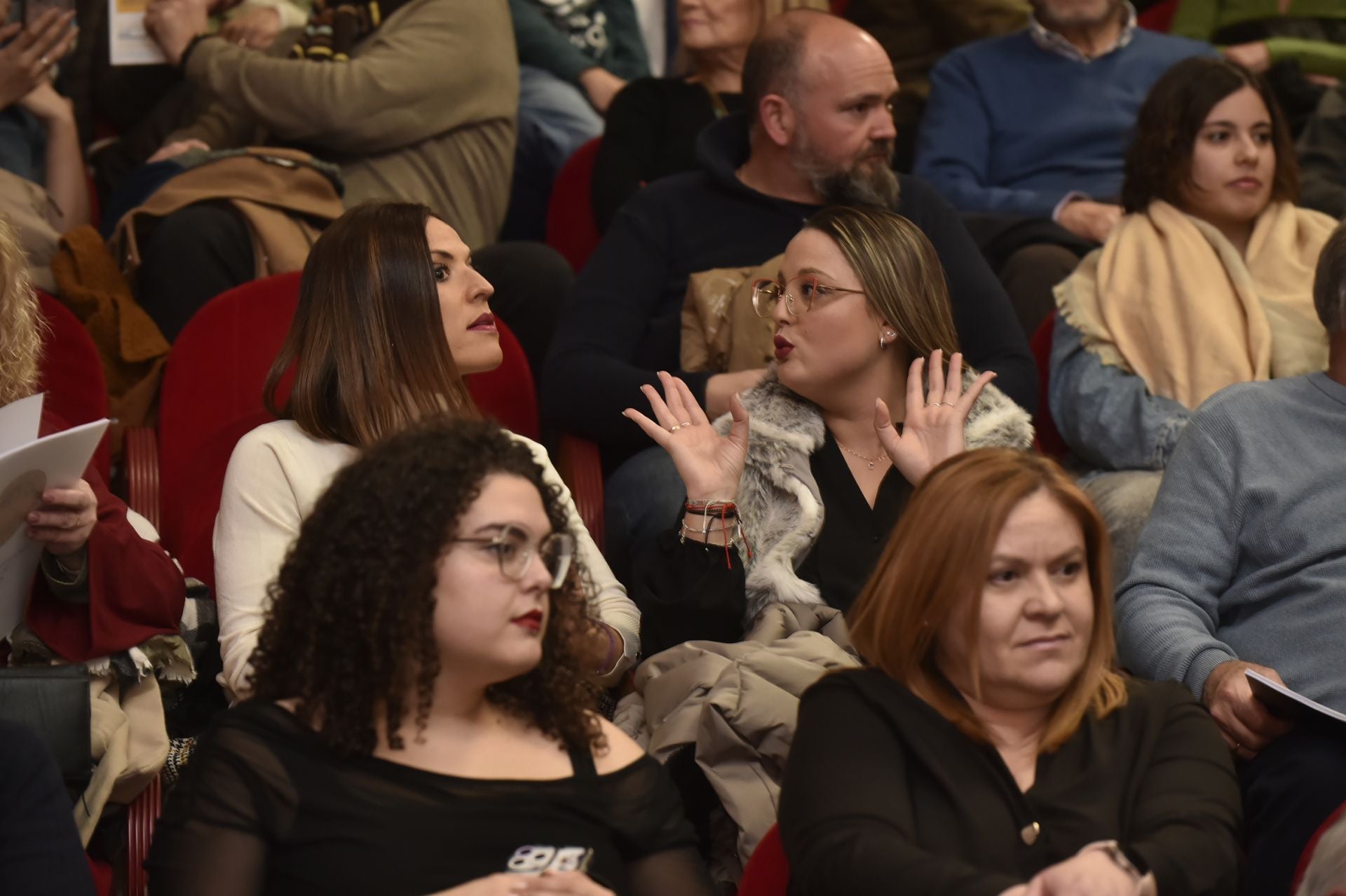 Presentación de las candidatas a abanderadas de Moros y Cristianos de Murcia, en imágenes