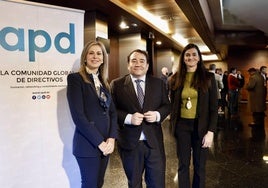 Olga García Saz, Manuel Illueca y Raquel Moreno, en el coloquio organizado por APD en Murcia.