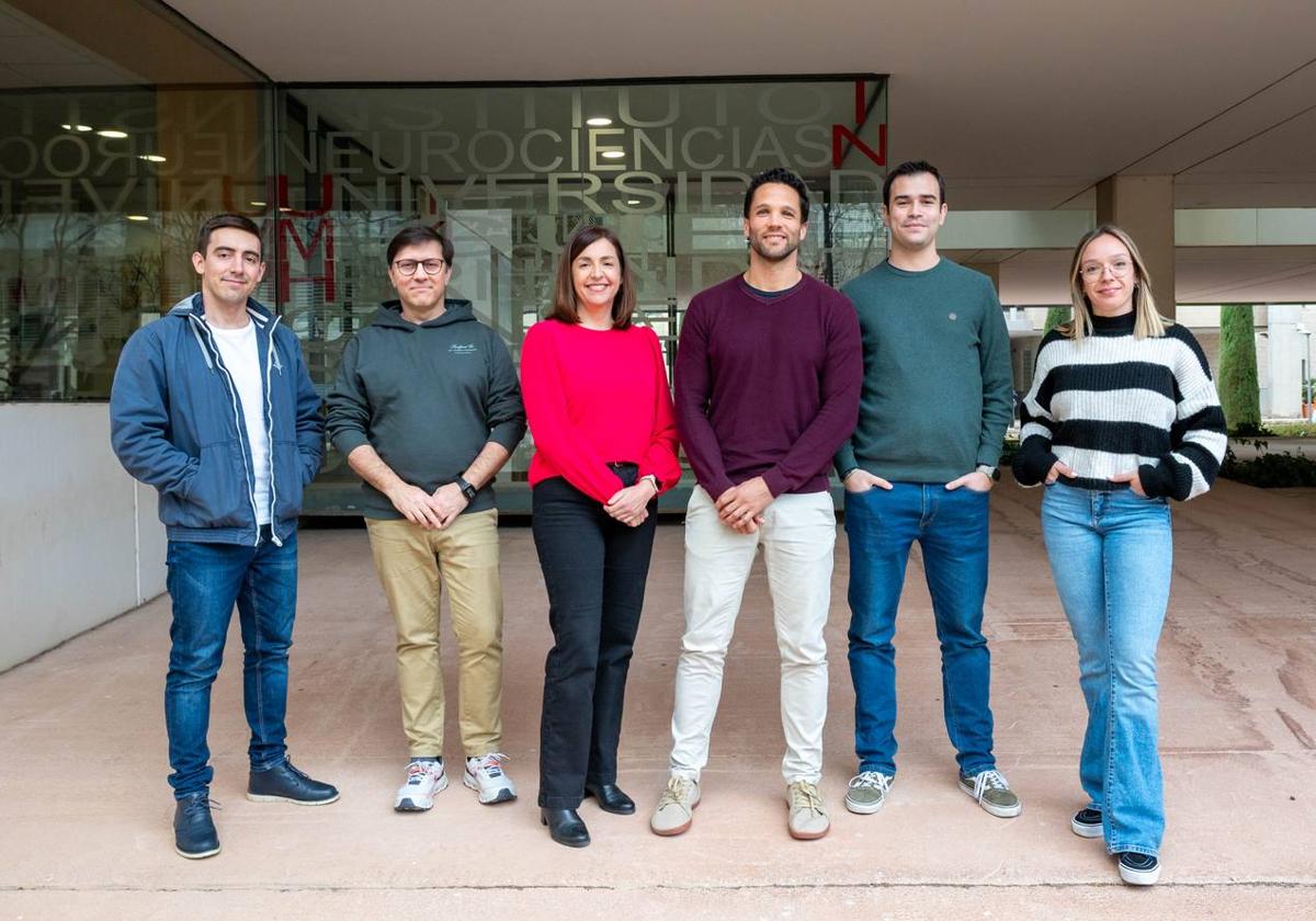 Berta Sánchez-Laorden, en el centro, junto a miembros de su equipo.