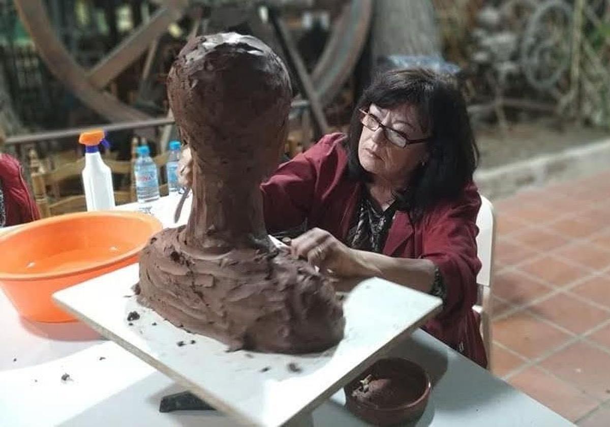 Carmen Carrillo, trabajando en una obra.