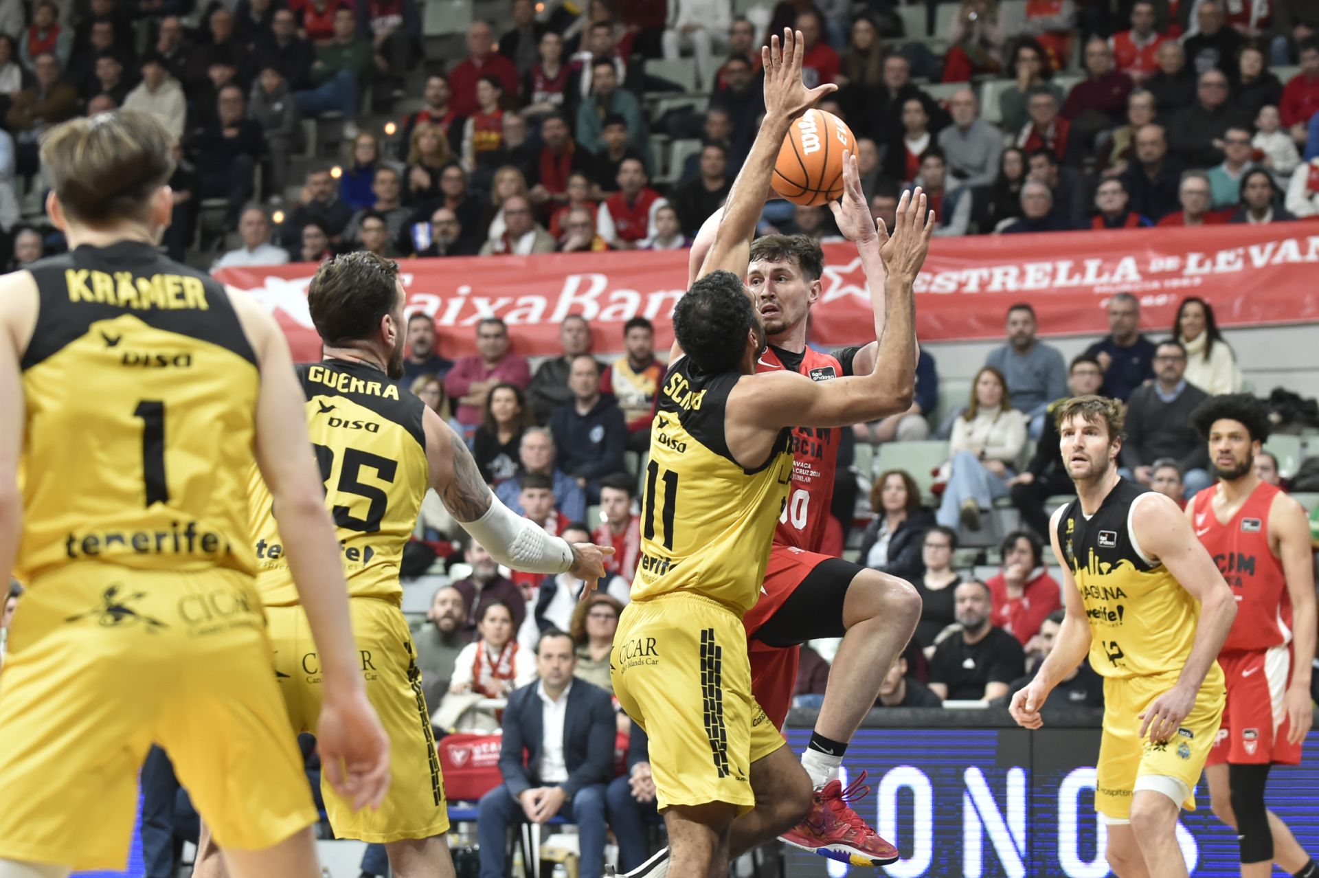 Las imágenes de la derrota del UCAM Murcia contra La Laguna