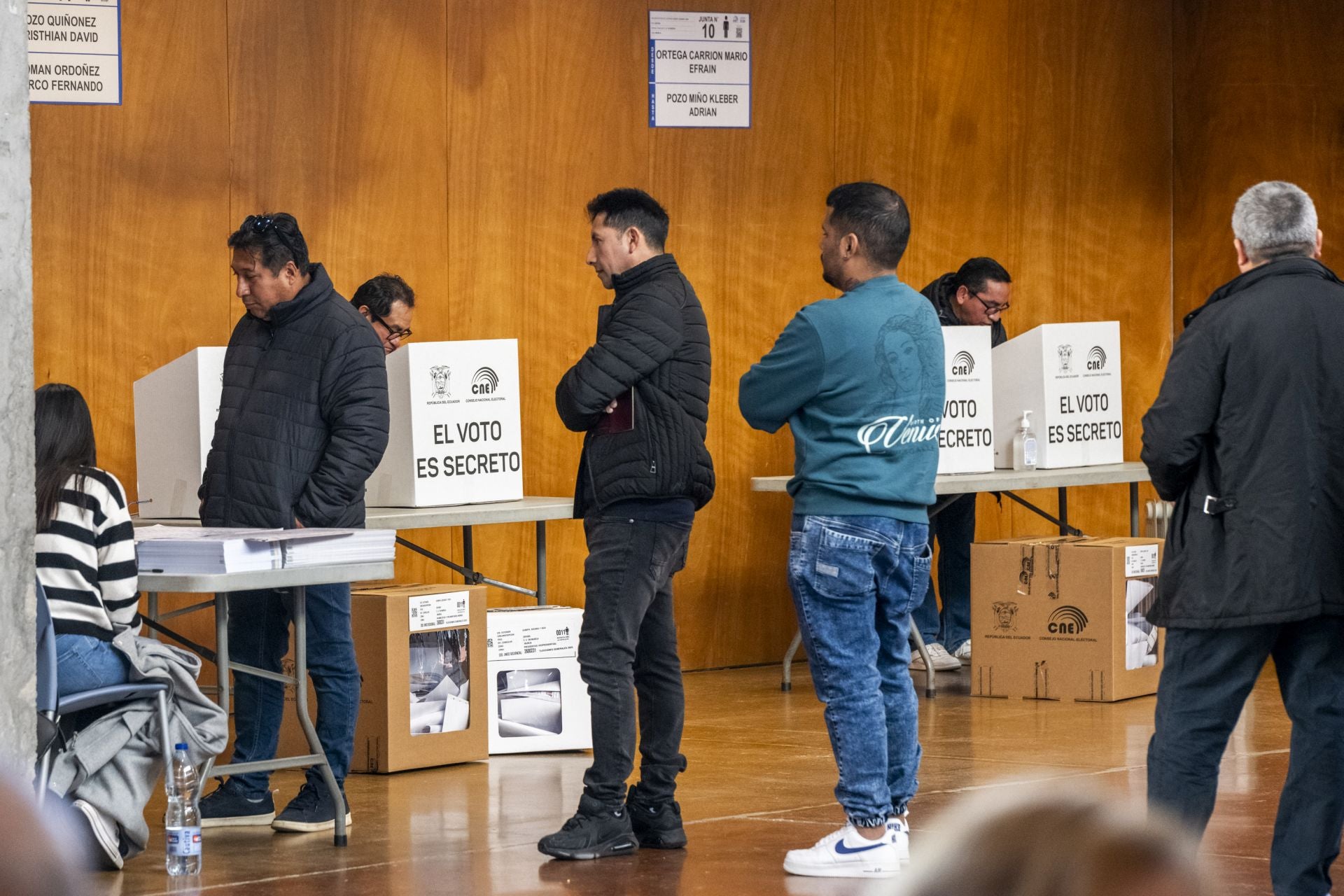 La votación para las elecciones de Ecuador en Murcia, en imágenes