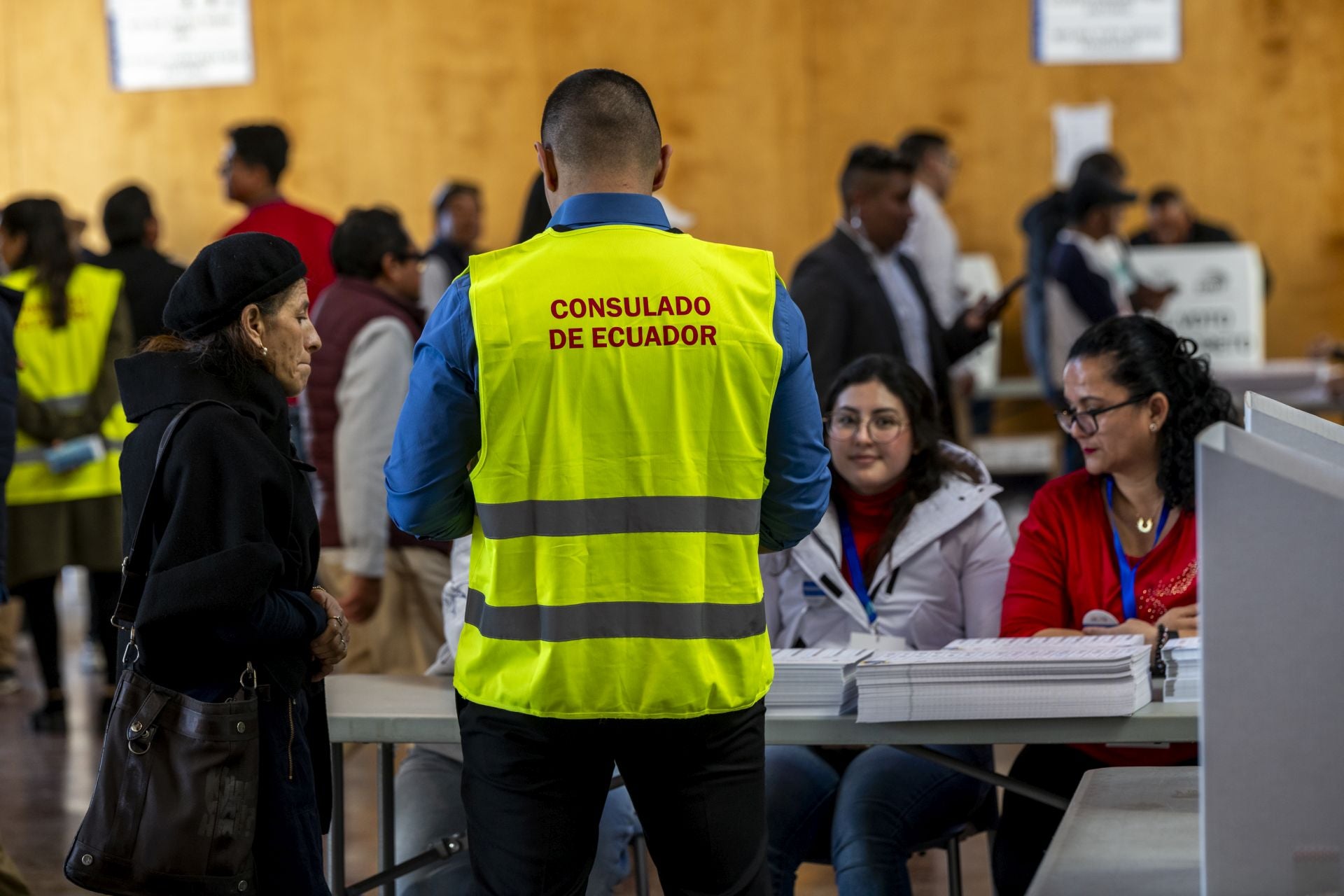 La votación para las elecciones de Ecuador en Murcia, en imágenes