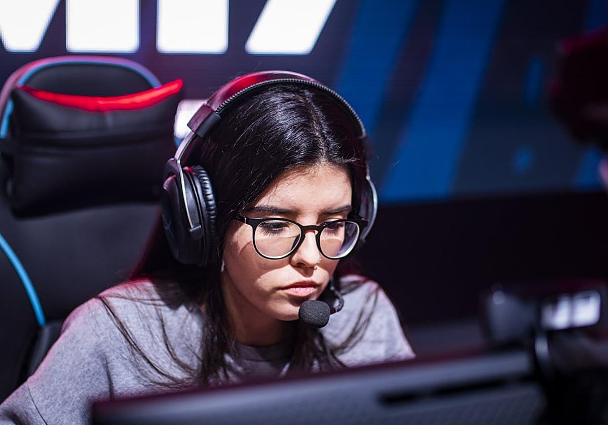 La 'gamer' jumillana María 'Toki' Pérez, durante una competición.
