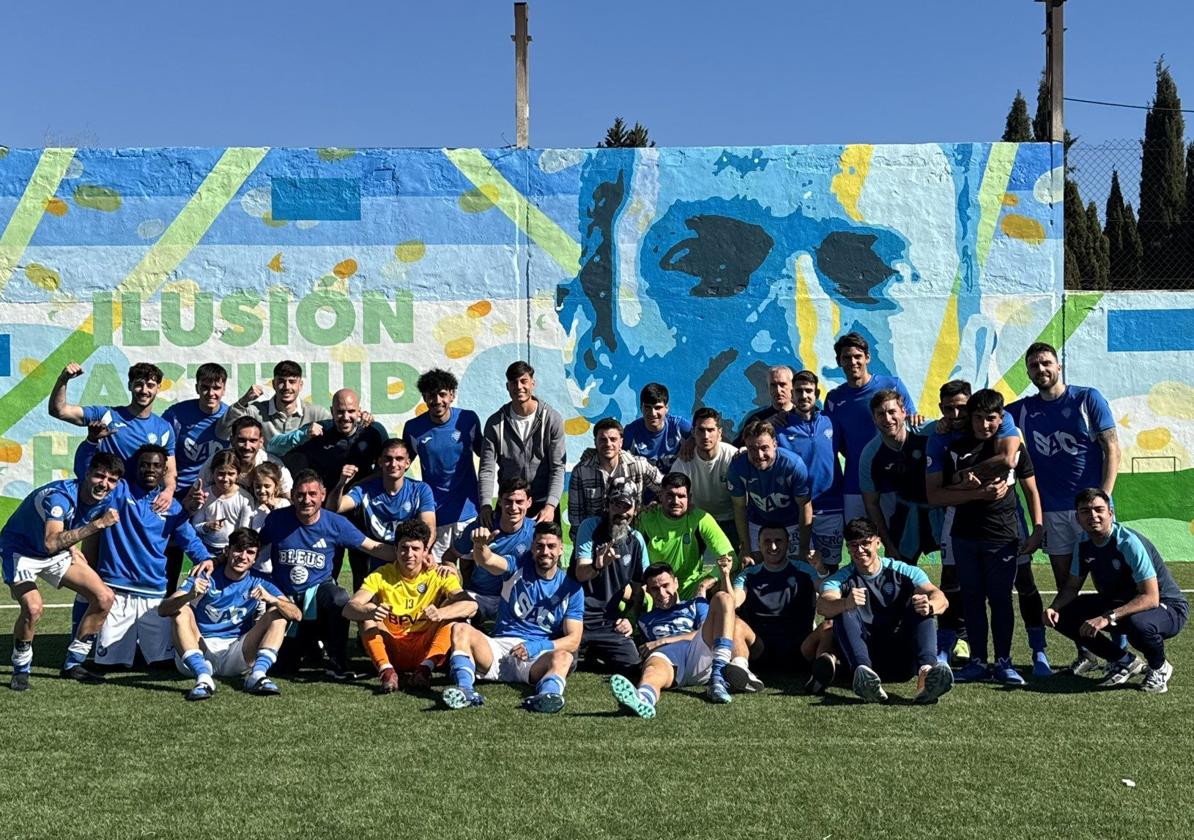 El Molinense celebra la victoria en el Sánchez Cánovas.